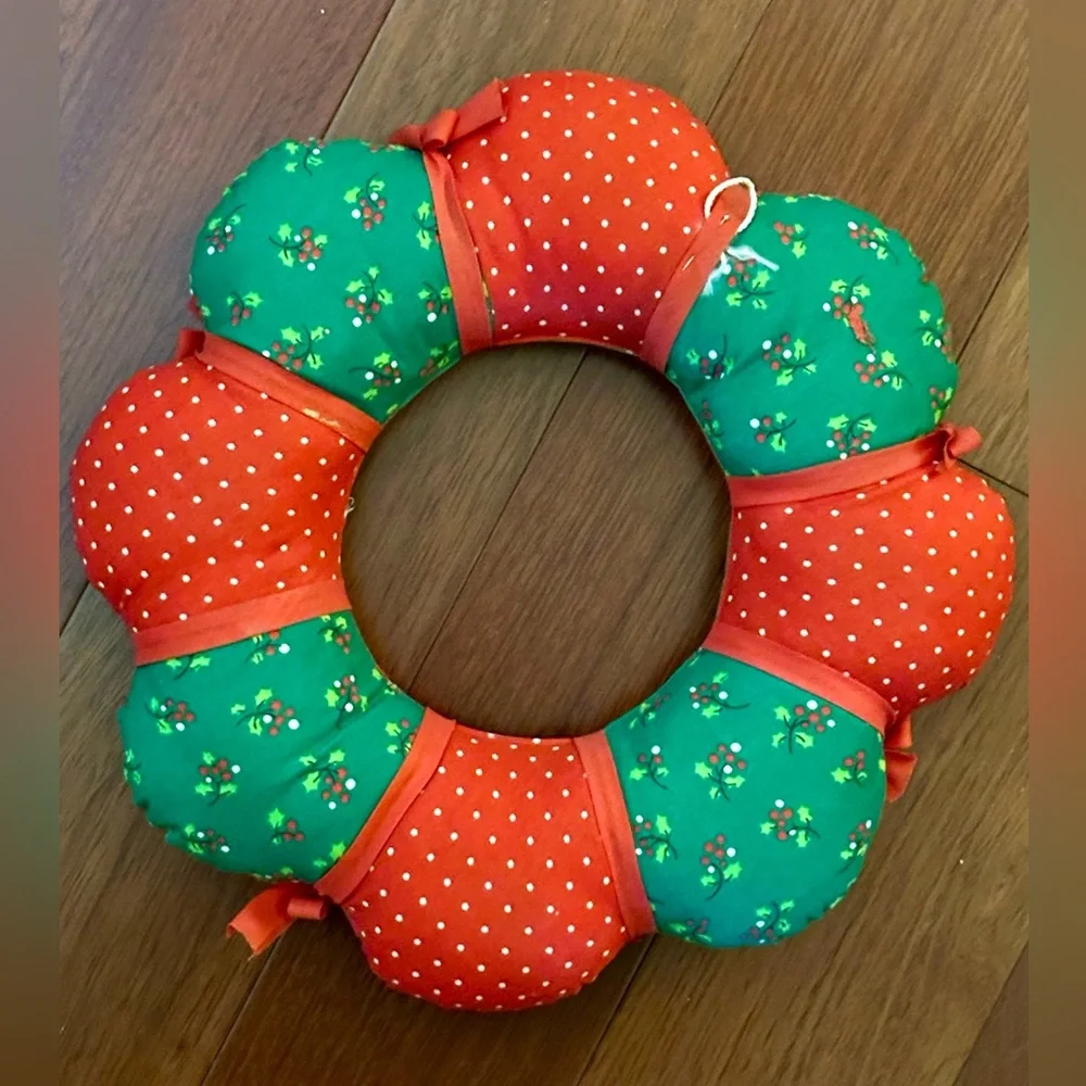 Handmade Vintage 1970’s Fabric Stuffed Holiday Christmas Wreath Folk Art CLEAN!